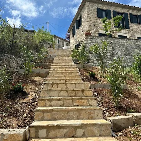 Vila Chrysavgi Stone House